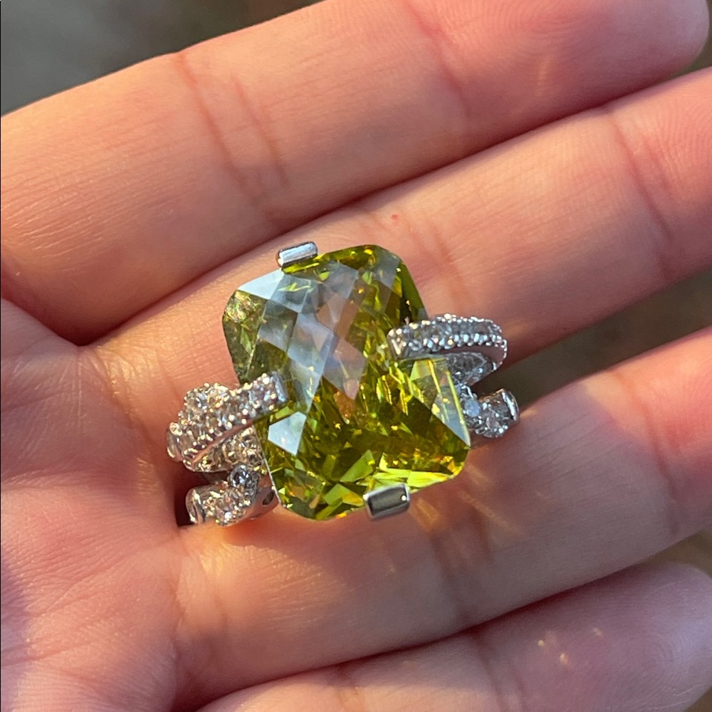 Jewels by Park Lane Ring size 8